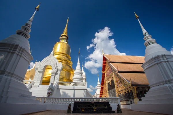 Zlatá pagoda na wat suan dok chrámu v chiang mai, Thajsko — Stock fotografie