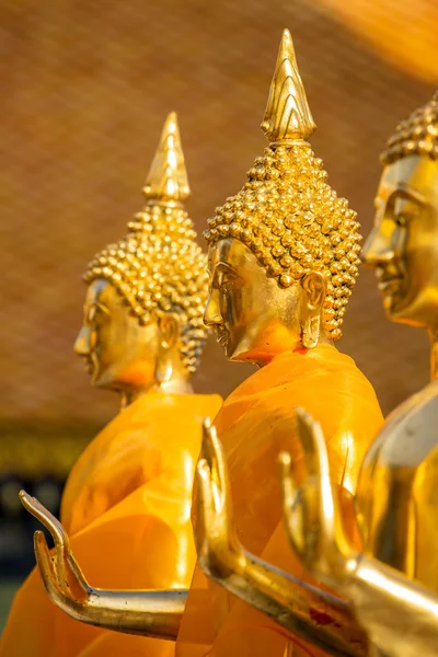 Goldene Buddha-Statuen — Stockfoto