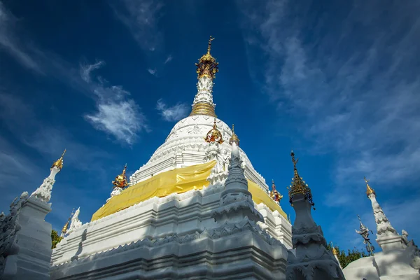 Παγόδα στο ναό του wat chetawan σε chiang mai — Φωτογραφία Αρχείου