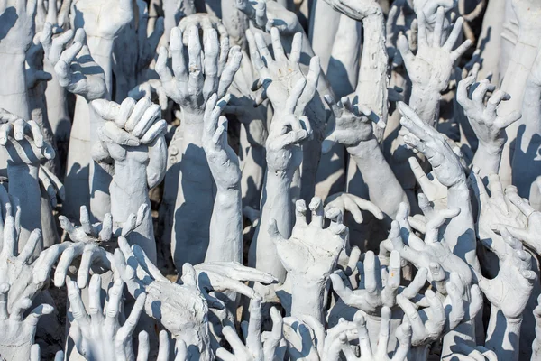 Skulpturen des berühmten wat rong khun (weißer Tempel)) — Stockfoto