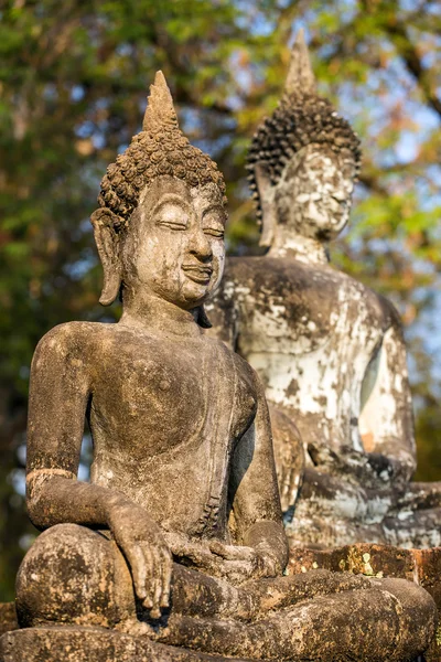 Boeddhabeelden in sukhothai historische park — Stockfoto