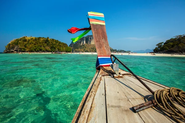 Tropisch strand in de Andamanzee, thailand — Stockfoto