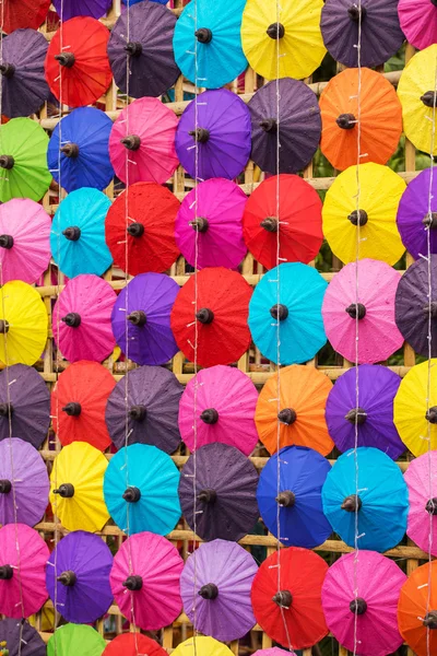 Thai traditionelle handgefertigte Regenschirme Hintergrund — Stockfoto