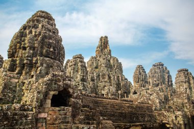 taş angkor antik bayon tapınak kuleleri yüzlerine thom