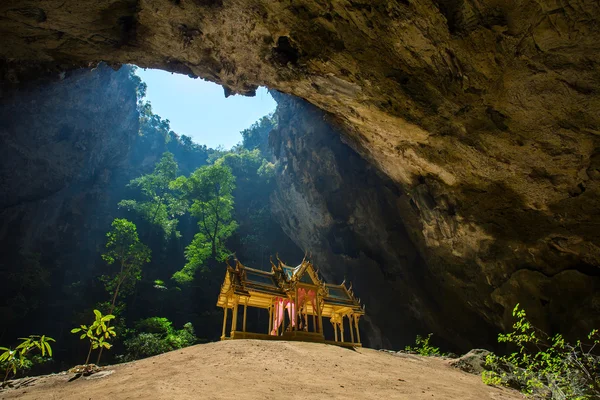 Pabellón real en la Cueva de Phraya Nakhon — Foto de Stock