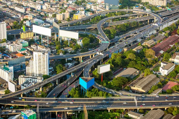 曼谷城市道路和交通，泰国的鸟瞰图 — 图库照片