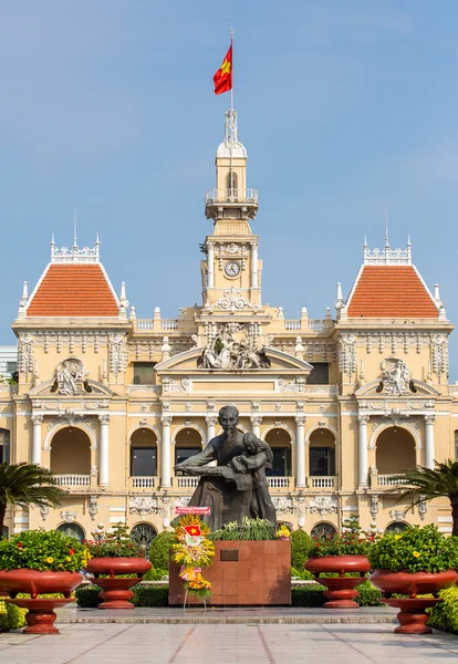 Das Rathaus in der Stadt Ho Chi Minh, Vietnam bei Nacht — Stockfoto