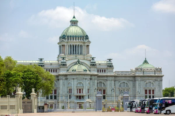 Die ananta samakhom Thronhalle im thailändischen königlichen Dusit-Palast — Stockfoto