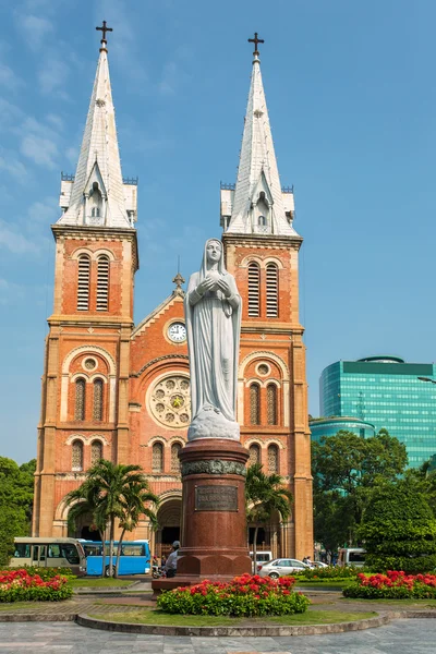 Saigon notre dame basilika in ho chi minh stadt, vietnam — Stockfoto