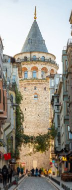 İstanbul 'un Eski Kenti' ndeki Galata Kulesi 'nin sokak manzarası
