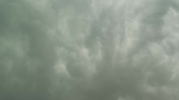 濃い灰色の嵐の雲の背景 — ストック動画