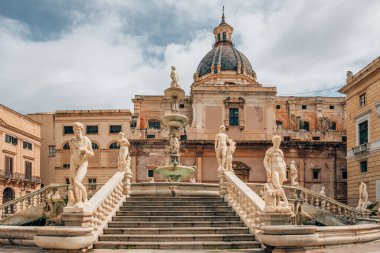 Palermo, Sicilya, İtalya 'daki Praetorian Çeşmesi veya Fontana Pretoria