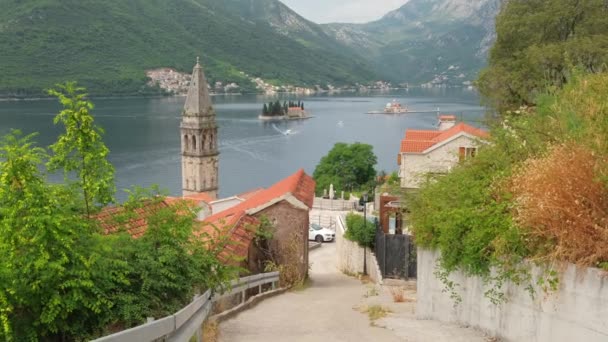 Vista da cidade histórica de Perast, na Baía de Kotor, Montenegro — Vídeo de Stock