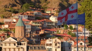 Gürcistan ve Avrupa Birliği, Tiflis 'in eski kenti Georgiac' ta bayrak sallıyor