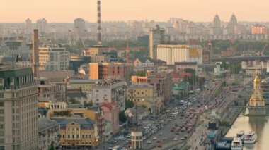Kiev, Ukrayna'da Podol ilçesi ve Dnipro nehri üst görünümü
