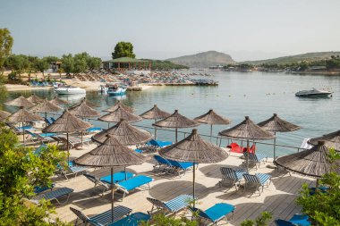 Arnavutluk 'un Ksamil kentindeki güzel plaj.