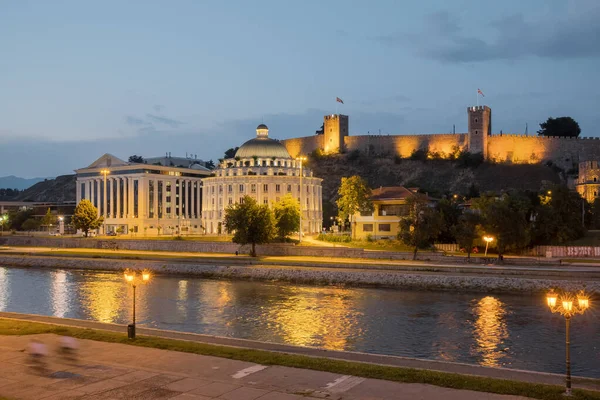 Fortaleza de Skopje à noite, Macedônia do Norte — Fotografia de Stock