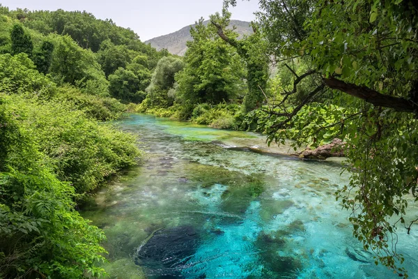 Beautiful turquoise spring Blue Eye or Syri i Kalter near Muzine town in Albania — Stock Photo, Image