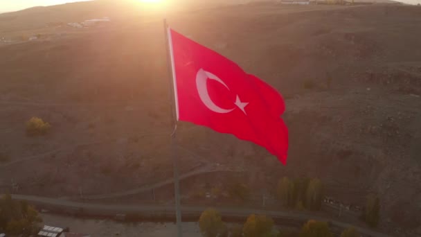 Κοντά στην τουρκική σημαία — Αρχείο Βίντεο