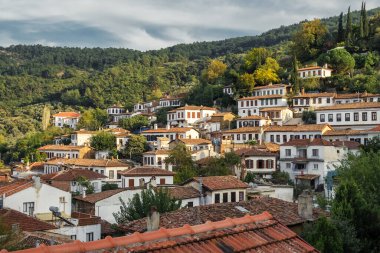 İzmir bölgesinin Sirince köyündeki eski evler