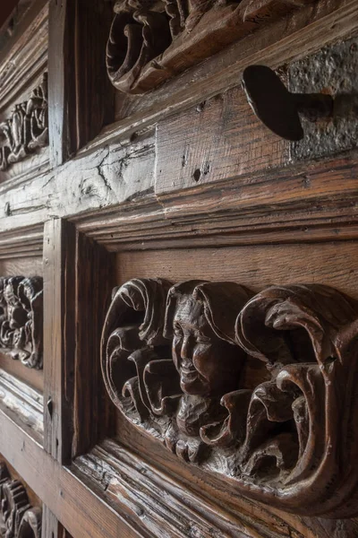 Architectural detail of the wooden door of Cathedral Basilica in Cefalu town, Sicily, Italy — Stock Photo, Image