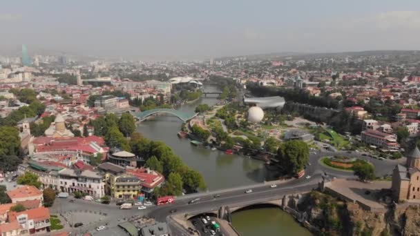 Drone-beelden van het stadsgezicht van Tbilisi, Georgië. — Stockvideo