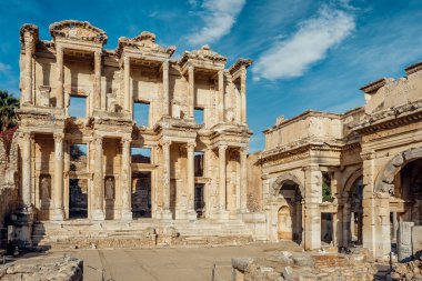 Türkiye 'nin Efes kentindeki Celsus Kütüphanesi