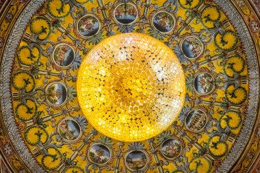 Kuzey Makedonya 'nın Kalkandere kentindeki Sarena Cevamija veya Dekoratif Cami' nin güzel tavanı
