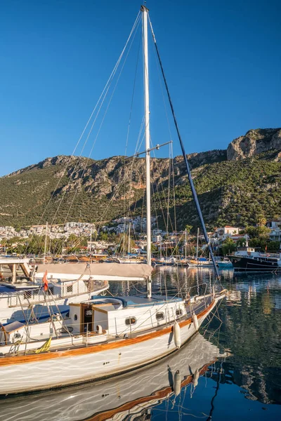 Puerto deportivo de la ciudad mediterránea de Kas en Turquía —  Fotos de Stock