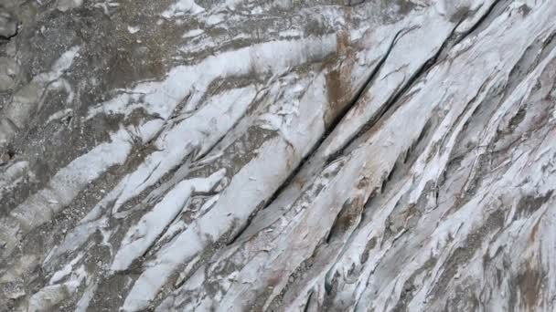 Vista dall'alto del ghiacciaio Chalaadi nelle montagne del Caucaso in Georgia — Video Stock