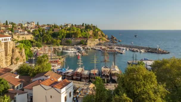 Tempo limite do antigo porto em Antalya ao pôr-do-sol, Turquia — Vídeo de Stock