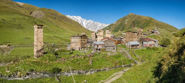 Μεγάλο πανόραμα του χωριού Ushguli στην περιοχή Svaneti της Γεωργίας. — Φωτογραφία Αρχείου