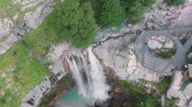 Gürcistan, Okatse nehrinin kanyonundaki Kinchkha şelalesinin hava manzarası