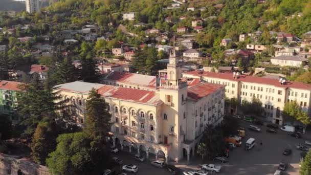 Flygfoto över Chiatura gruvarbetare stad i Imereti provinsen, Georgien. — Stockvideo