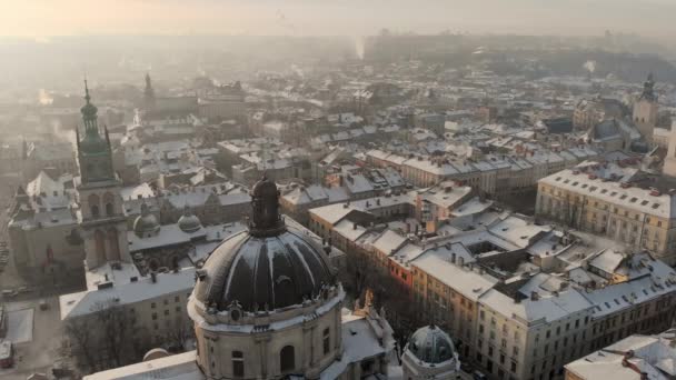 Kışın Lviv şehrinin hava manzarası, Batı Ukrayna — Stok video