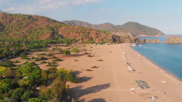 Pemandangan udara pantai Cirali di Laut Mediterania di Provinsi Antalya, Turki — Stok Video