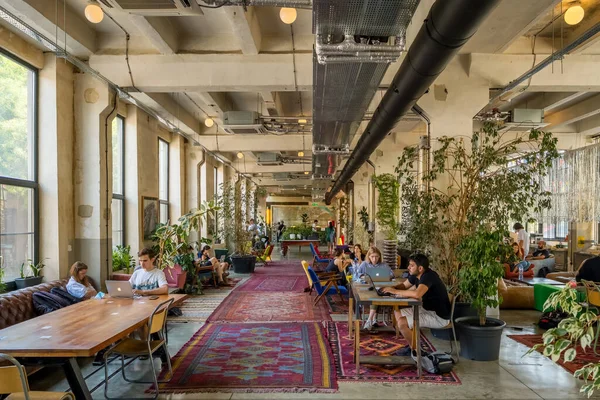 Modernes Kulturzentrum Fabrika in Tiflis, Georgien. — Stockfoto