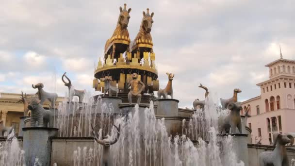 Fuente de Colchis en la ciudad de Kutaisi, Georgia — Vídeo de stock