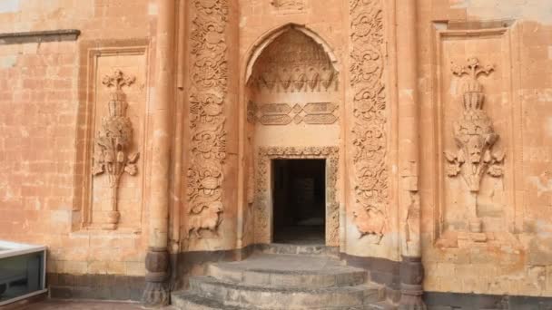 Inner door of Ishak Pasha Palace in Agri city, Eastern Anatolia, Turkey. — Stock Video