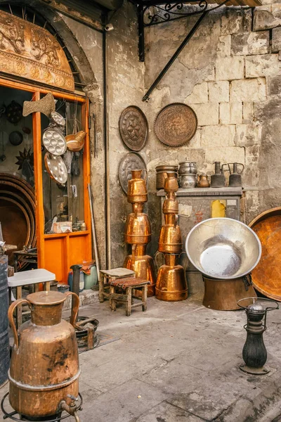 Tienda en el bazar Coppersmith de Gaziantep, Turquía —  Fotos de Stock