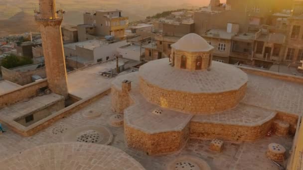 Mardin şehir manzarası gün batımında, Türkiye. — Stok video