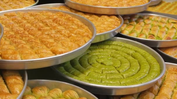 Traditionell turkisk dessert Baklava närbild — Stockvideo