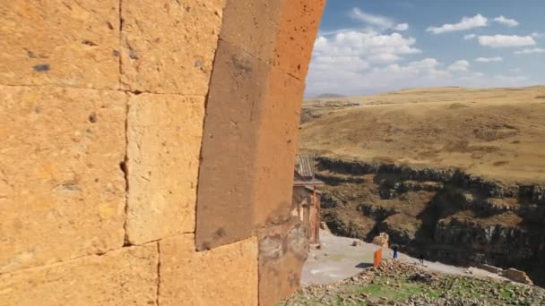 Reruntuhan gereja kehormatan Tigran, Ani Ruins, Kars, Anatolia Timur, Turki — Stok Video