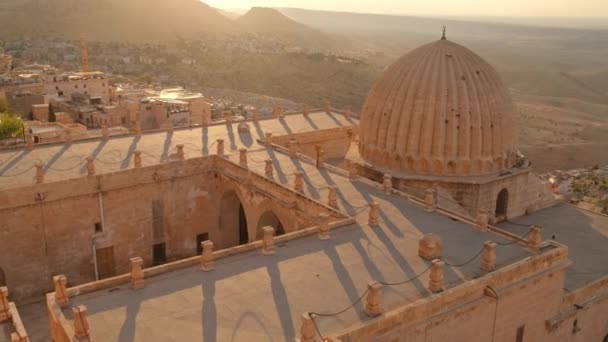 Zinciriye Medresesi atau Sultan Isa Madrasa di Mardin, Anatolia Timur, Turki. — Stok Video