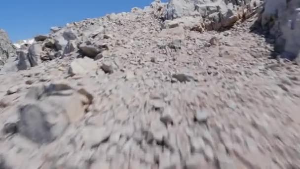 Величний вигляд проклятих гір поблизу села Тет (Албанія). — стокове відео