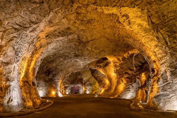 Panorama da caverna do sal Tuz Terapi Merkezi em Tuzluca, Anatólia Oriental, Turquia — Fotografia de Stock
