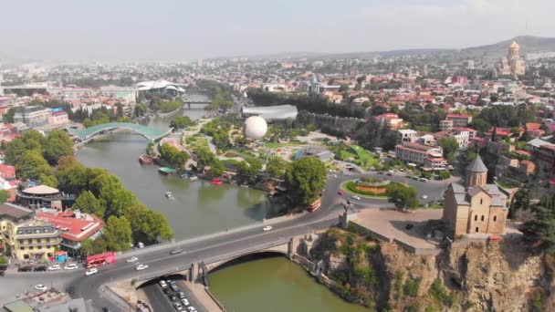 Images de drones du paysage urbain de Tbilissi, Géorgie. — Video