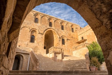 Doğu Türkiye 'nin Mardin kentindeki Mor Hananyo Manastırına Giriş