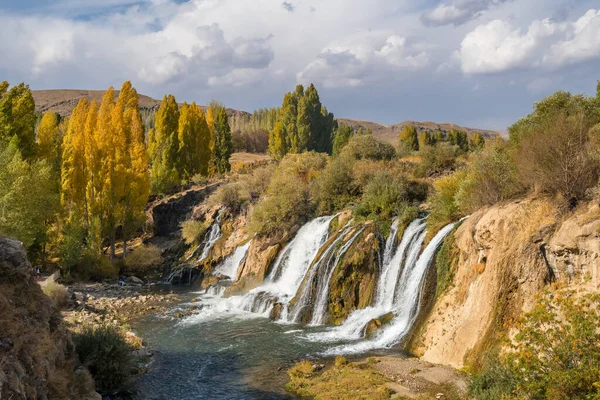 Wodospad Muradiye, cud natury w pobliżu jeziora Van, Turcja — Zdjęcie stockowe