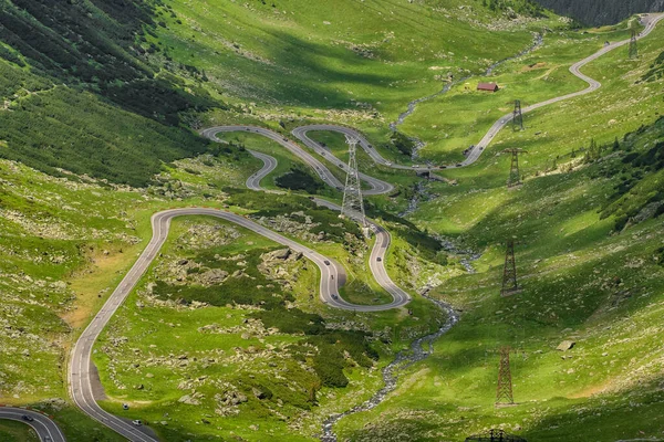 Berühmte transfagarasanische Straßenlandschaft im Sommer, Rumänien — Stockfoto